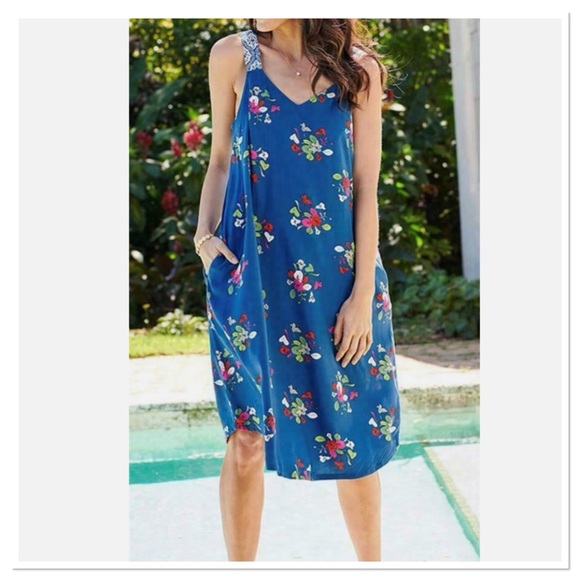 Matilda Jane Dresses & Skirts - Matilda Jane Perfectly Polished Midi Dress V Neck Floral Print Blue White Large